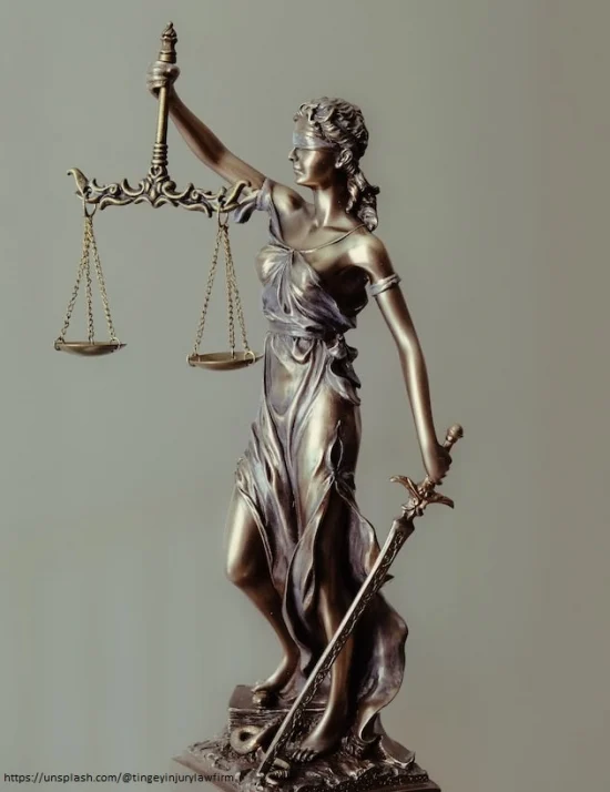 Bazı Gerçeklerin Hiç Kimseye Yararı Yoktur